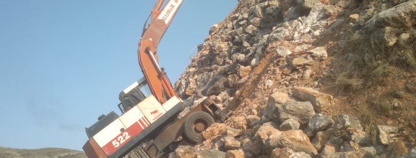 MÁQUINA DE OBRAS AUTOMOTRIZ EXCAVADORA – GURIA: